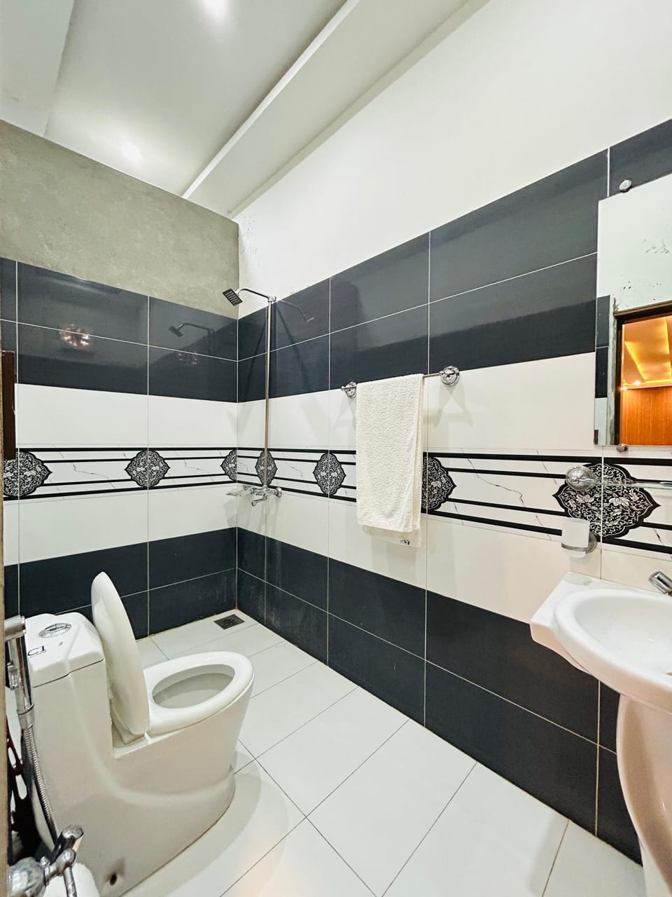 Double Room | Bathroom | Shower, slippers, towels, soap