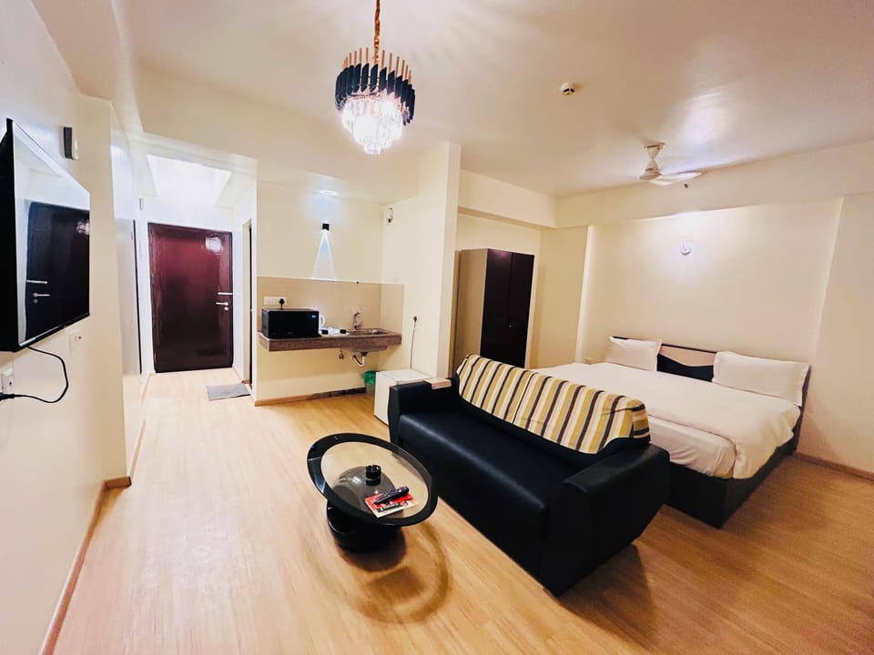 Executive Studio Suite, 1 Bedroom | Egyptian cotton sheets, premium bedding, down comforters