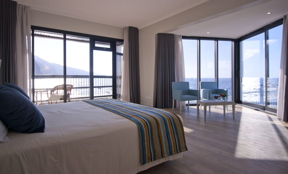 Suite | In-room safe, iron/ironing board, free WiFi