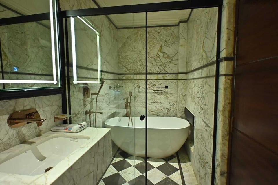 Suite The Maharaja | Bathroom | Slippers
