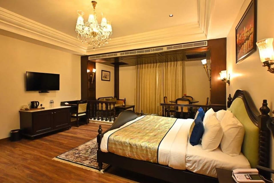 Suite The Dharm | In-room safe, blackout drapes, soundproofing, iron/ironing board