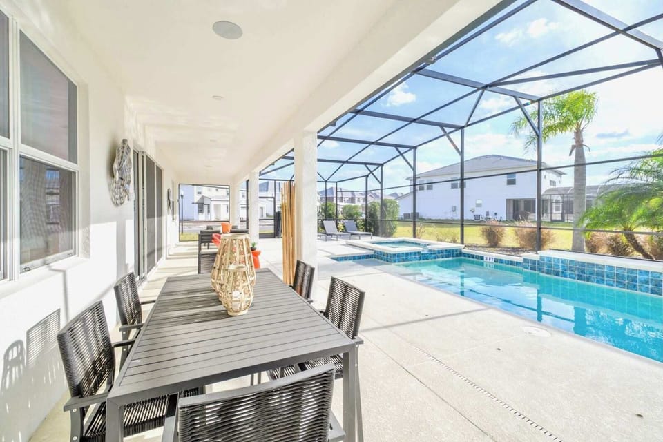 Poolside Dining Option