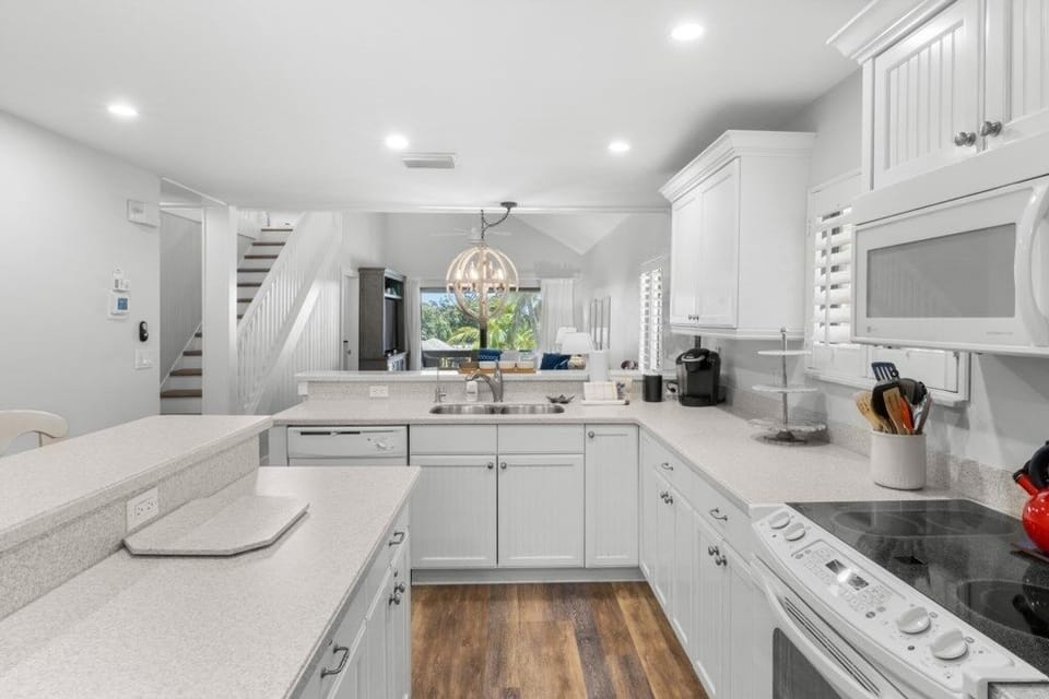 Condo, 3 Bedrooms | Private kitchen