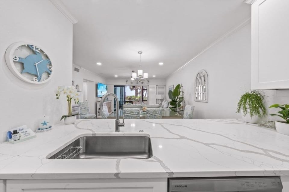 Condo, 2 Bedrooms | Interior
