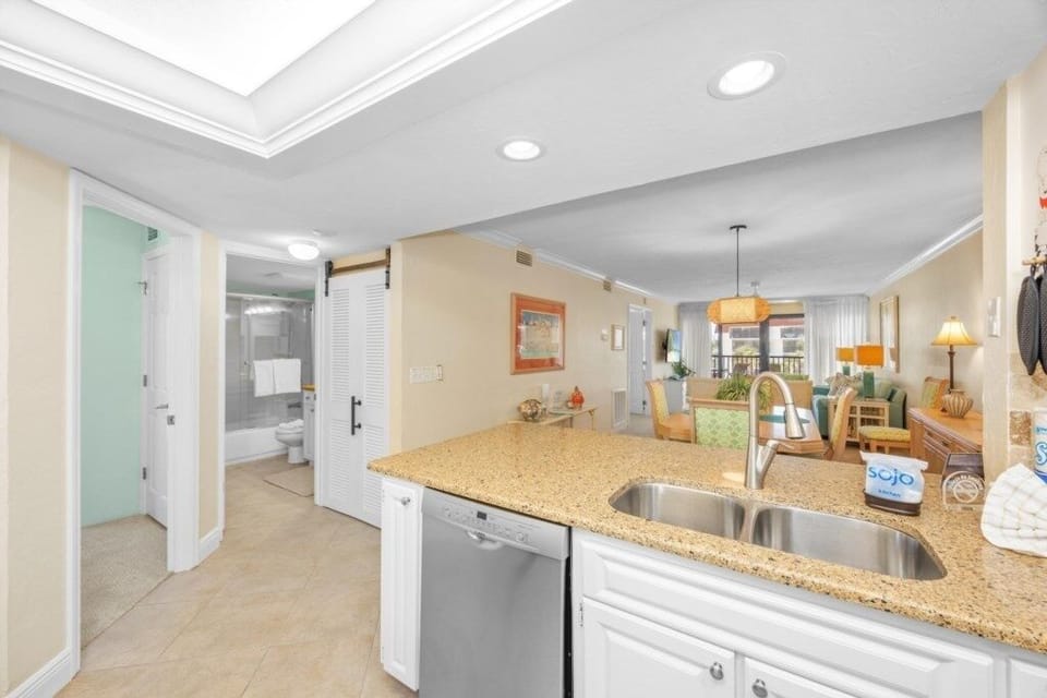 Condo, 2 Bedrooms | Interior