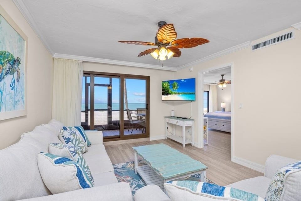 Condo, 3 Bedrooms | Living area