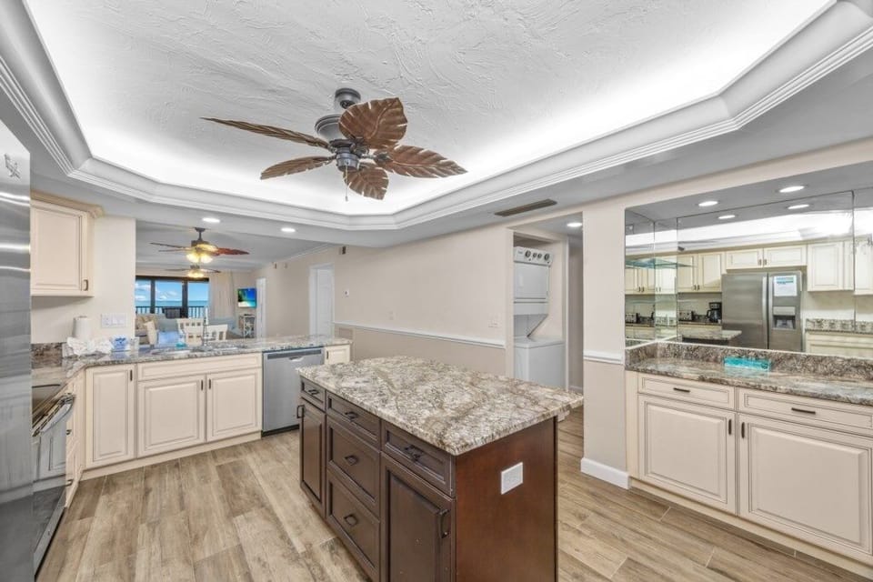 Condo, 3 Bedrooms | Private kitchen
