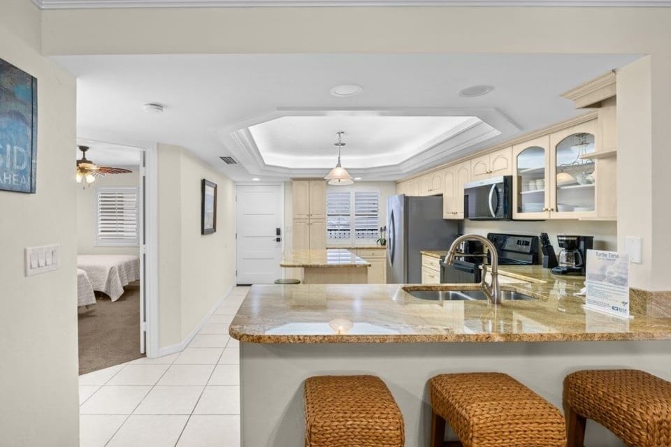 Condo, 2 Bedrooms | Private kitchen