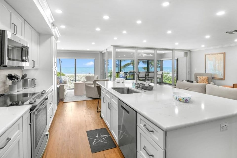 Condo, 2 Bedrooms | Private kitchen