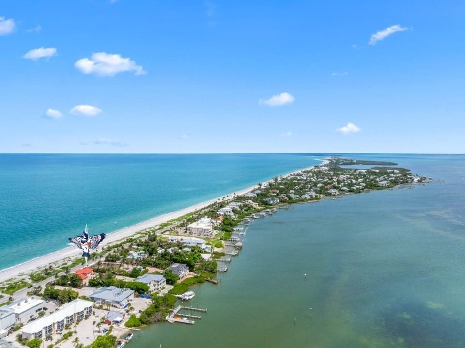 House, 4 Bedrooms | Aerial view