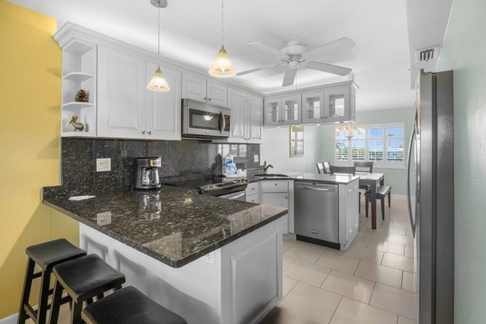 Condo, 2 Bedrooms | Private kitchen