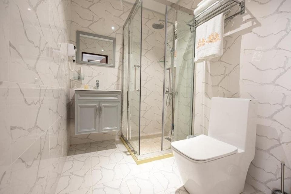 Standard Quadruple Room | Bathroom | Hair dryer, bidet, heated floors (bathroom), towels