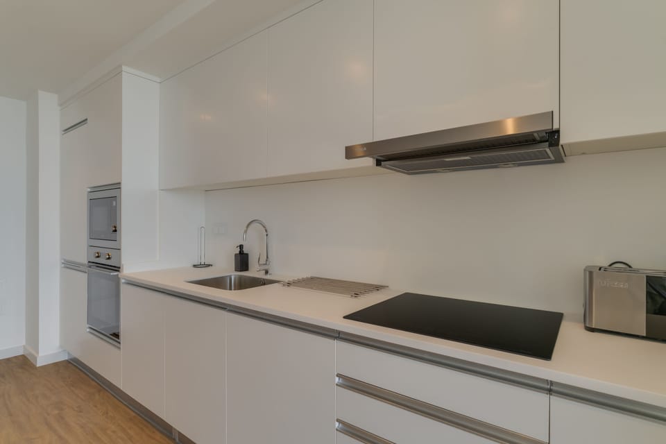 Comfort Apartment, Balcony, Ocean View | Private kitchen | Fridge, microwave, oven, stovetop