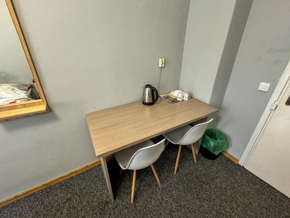 Basic Room | Desk, laptop workspace, iron/ironing board (on request), WiFi (free)
