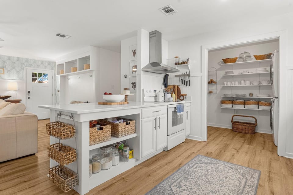 House, Multiple Beds (Cottage Haven) | Private kitchen | Oven, toaster