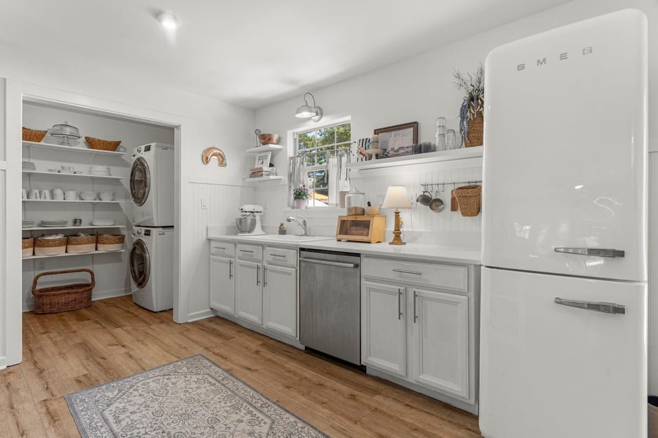 House, Multiple Beds (Cottage Haven) | Private kitchen | Oven, toaster