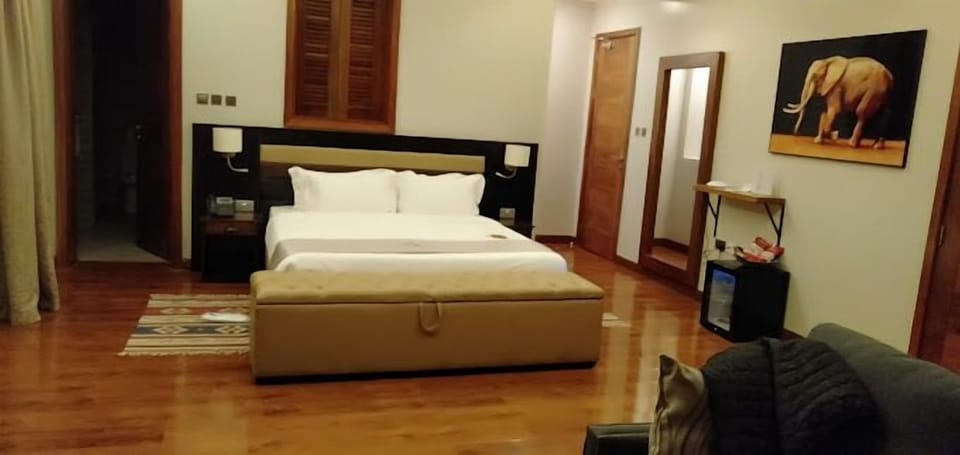 Executive Double Room, Garden View | Free WiFi, bed sheets