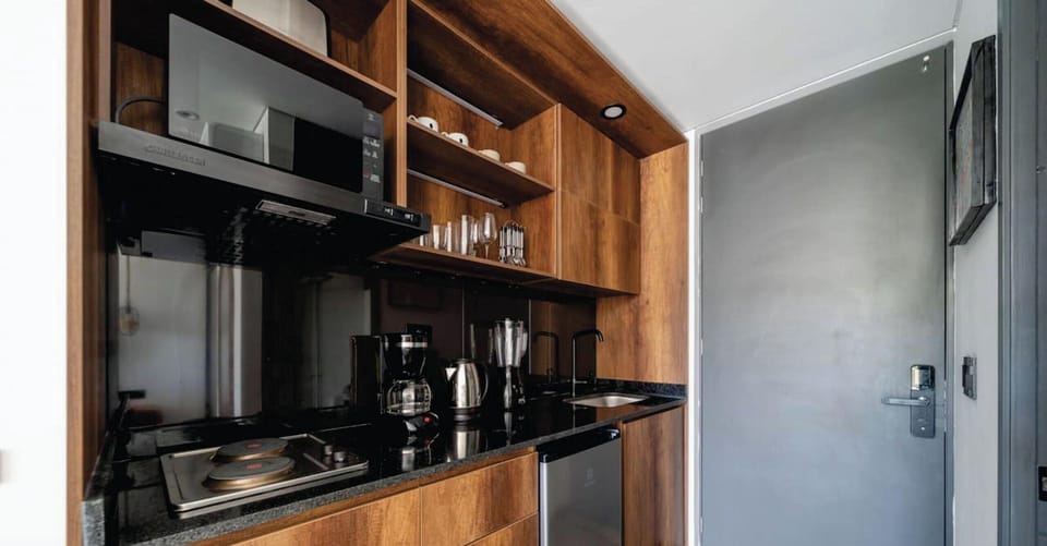 Business Suite | Private kitchen | Electric kettle, toaster