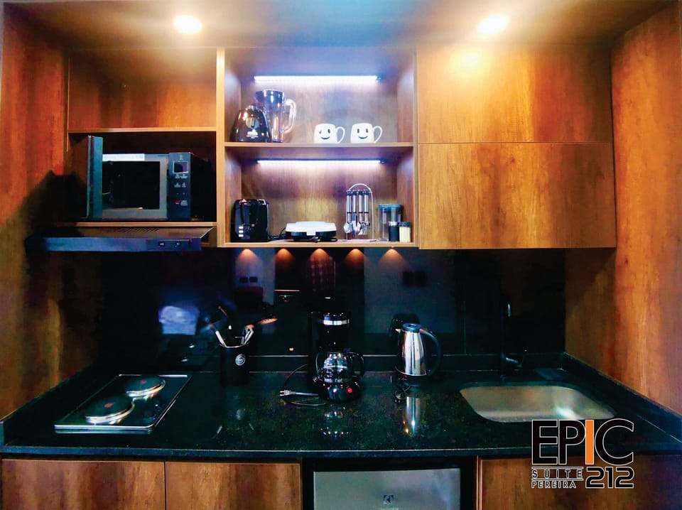 Business Suite | Private kitchen | Electric kettle, toaster