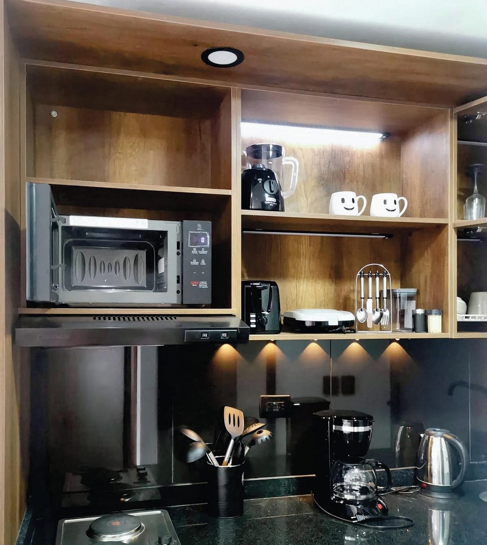 Business Suite | Private kitchen | Electric kettle, toaster