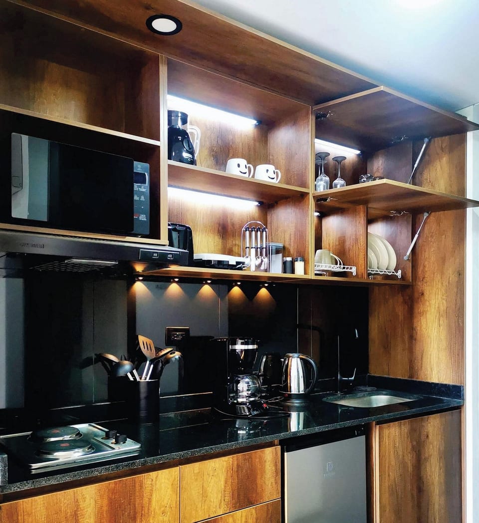 Business Suite | Private kitchen | Electric kettle, toaster