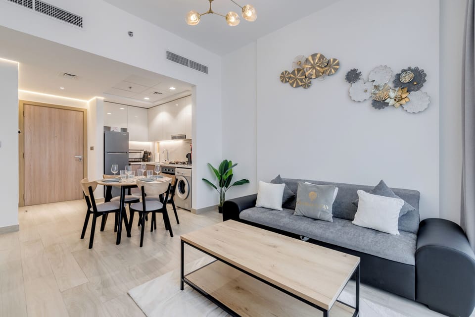 Deluxe Apartment, 2 Bedrooms, Kitchen, City View | Living area | 43-inch flat-screen TV with digital channels, Netflix