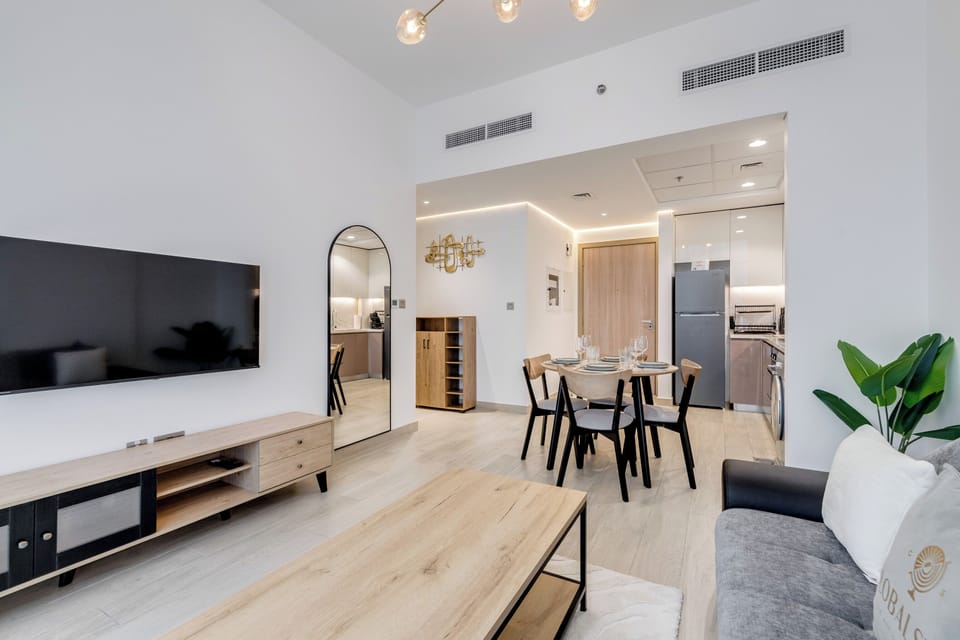 Deluxe Apartment, 2 Bedrooms, Kitchen, City View | Living area | 43-inch flat-screen TV with digital channels, Netflix