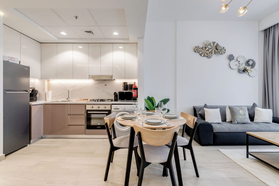 Deluxe Apartment, 2 Bedrooms, Kitchen, City View | Private kitchen | Fridge, microwave, oven, stovetop