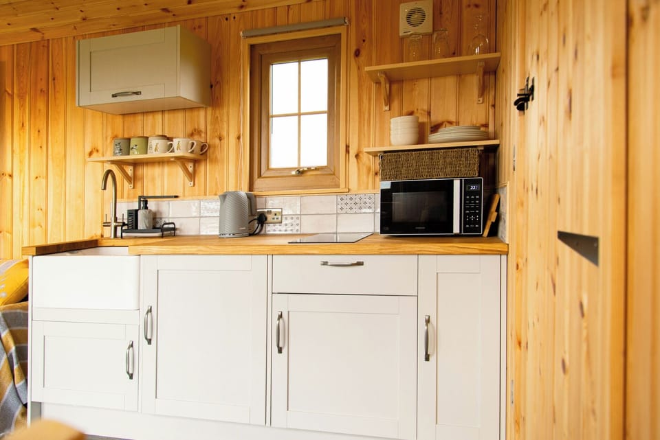 Cookware/dishes/utensils