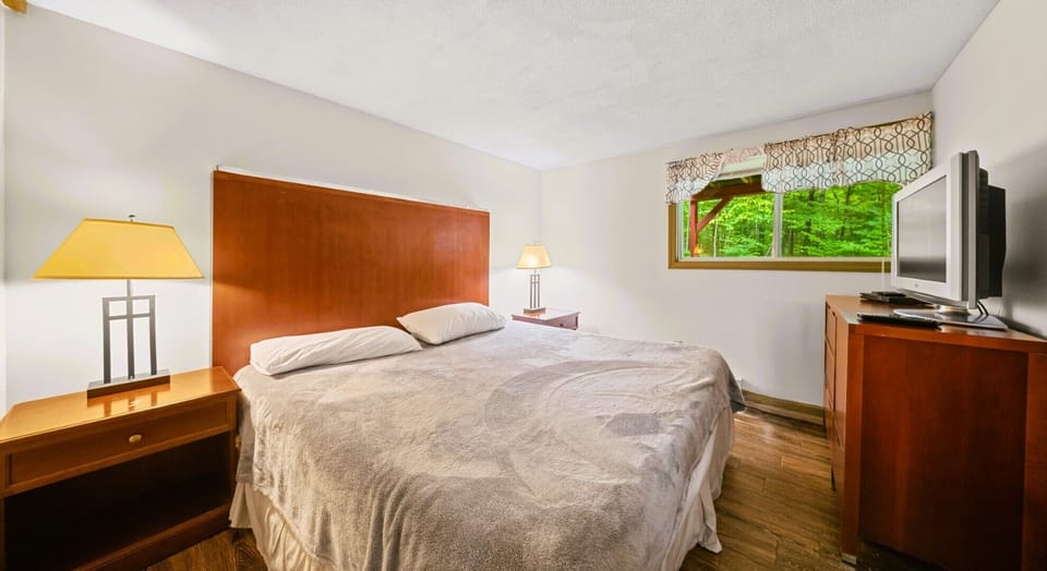 Main Bedroom King Bed