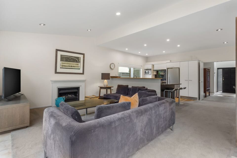 Modern comfy lounge
