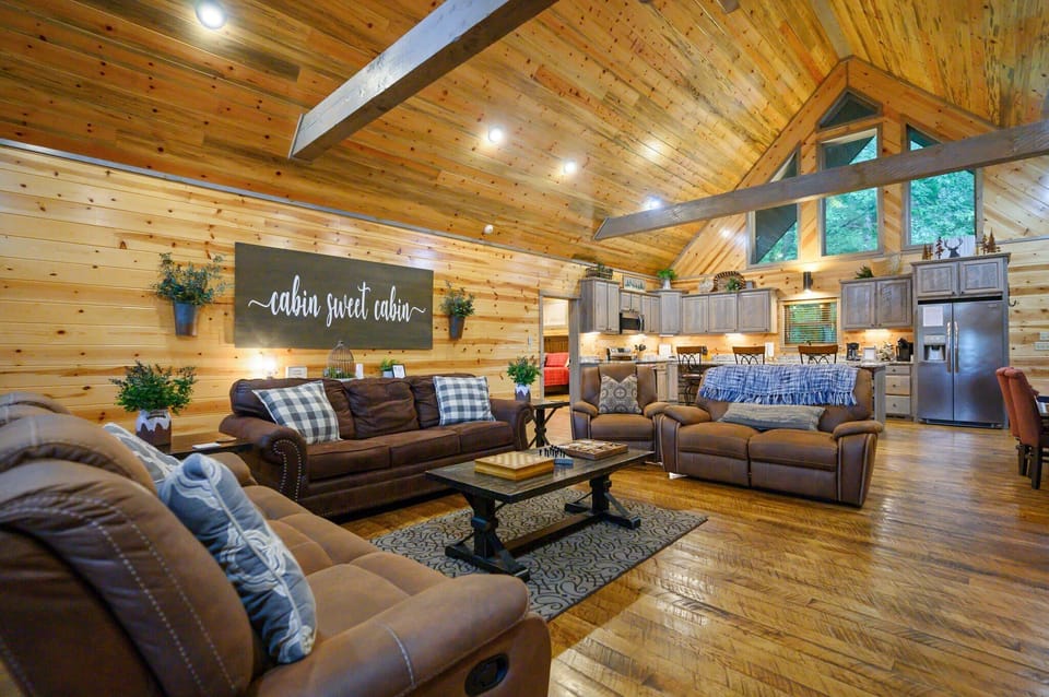 Cabin, Multiple Beds, Hot Tub, Garden View (Heartland Retreat) | Living area