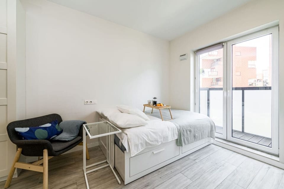 Comforatable Mirrored Double Studio | Book Now with RENTUJEMY