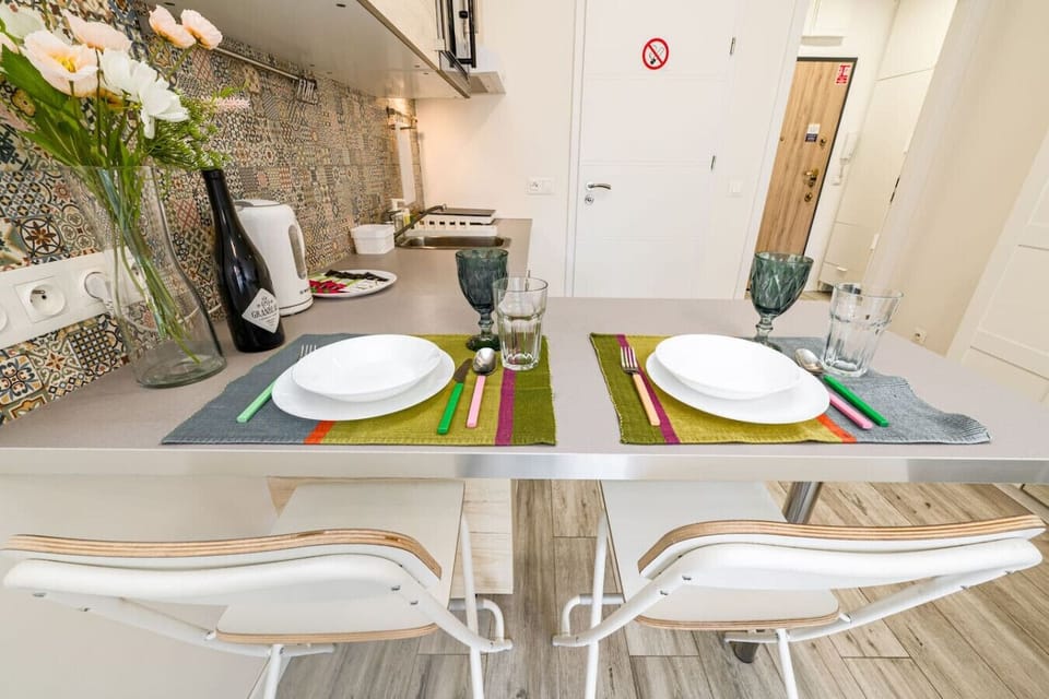 Comforatable Mirrored Double Studio | Book Now with RENTUJEMY