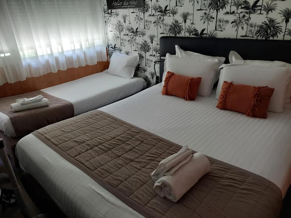 Triple Room | Desk, soundproofing, free WiFi