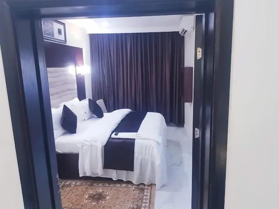 Junior Room, Balcony, City View | Desk, laptop workspace, blackout drapes, free WiFi