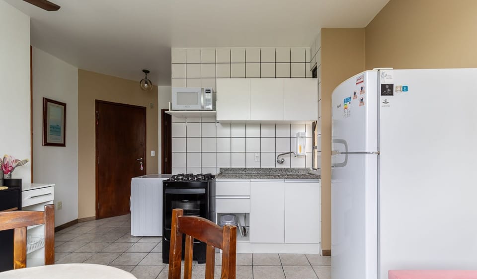 Basic Apartment | Private kitchen | Cookware/dishes/utensils