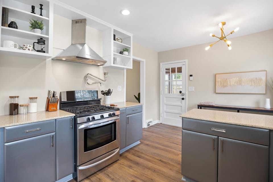 Baking and cooking are both a breeze with our duel fuel oven!