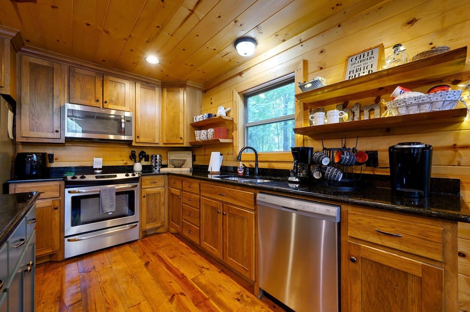 Cabin, Multiple Beds, Hot Tub, Mountain View (Summer Moon Lodge) | Private kitchen | Fridge, microwave, coffee/tea maker
