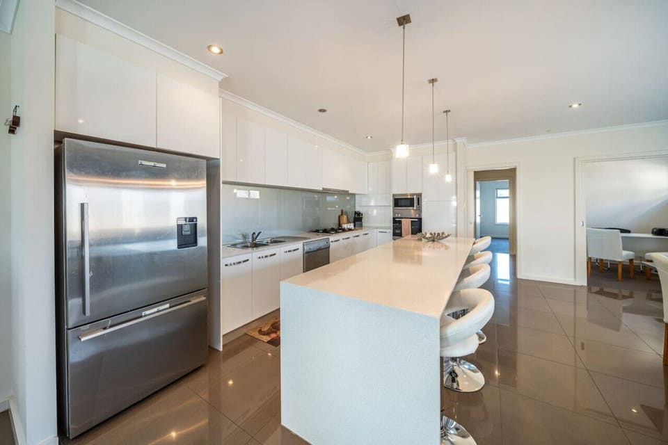 Designed for easy entertaining, the fully equipped kitchen features premium appliances, expansive bench space, and everything needed for relaxed family dinners or long holiday lunches.