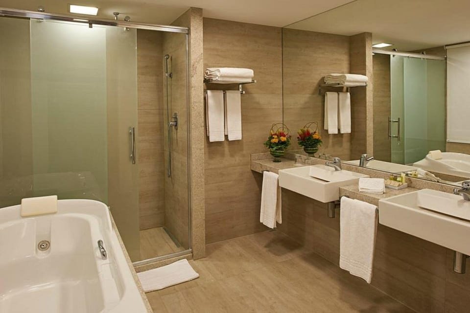 Deluxe Studio Suite, 1 King Bed, Sea View | In-room safe, desk, laptop workspace, blackout drapes