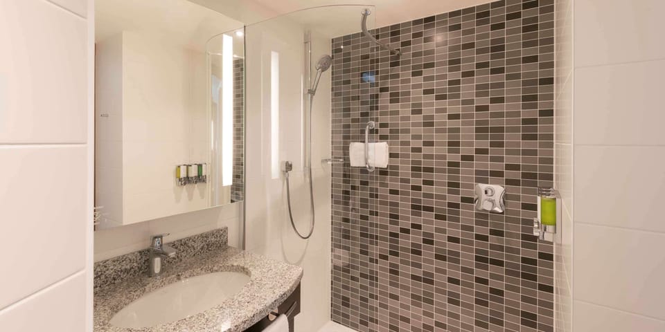 Combined shower/tub, free toiletries, hair dryer, bathrobes