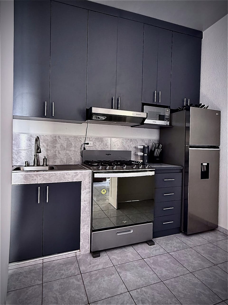 Esta cocina esta pensada para quienes disfrutan cocinar con comodidad y estilo.
