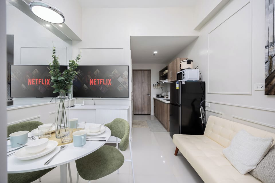 Condo, 1 Bedroom, Accessible, Balcony | Living room