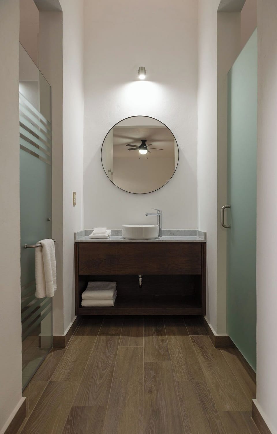 Family Room, Courtyard View | Bathroom | Shower, free toiletries, soap, shampoo
