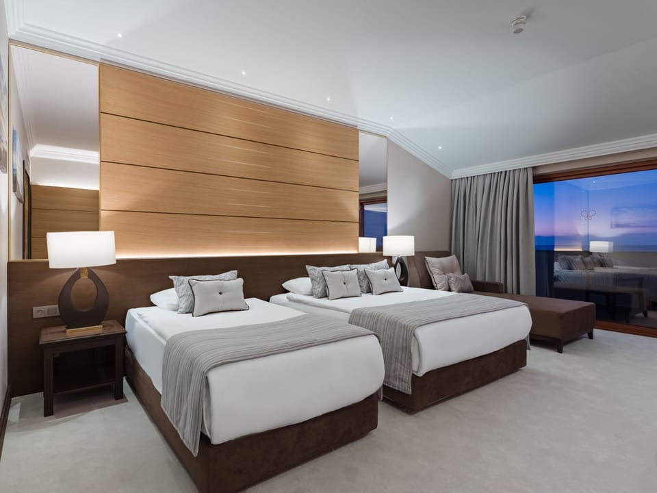Premium bedding, free minibar, in-room safe, desk