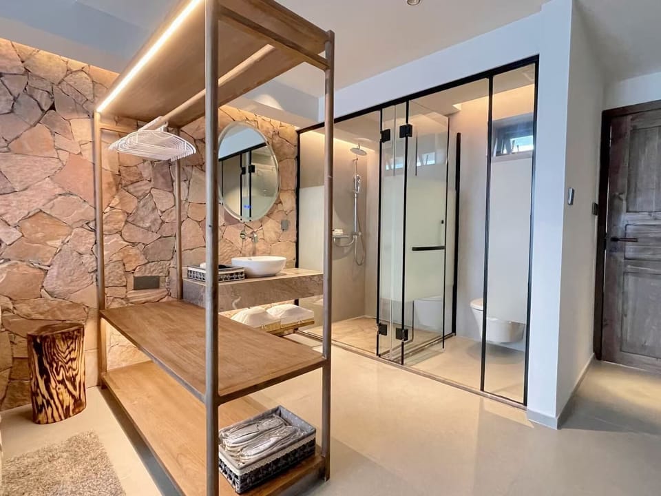 Family Duplex | Bathroom | Shower, rainfall showerhead, free toiletries, hair dryer