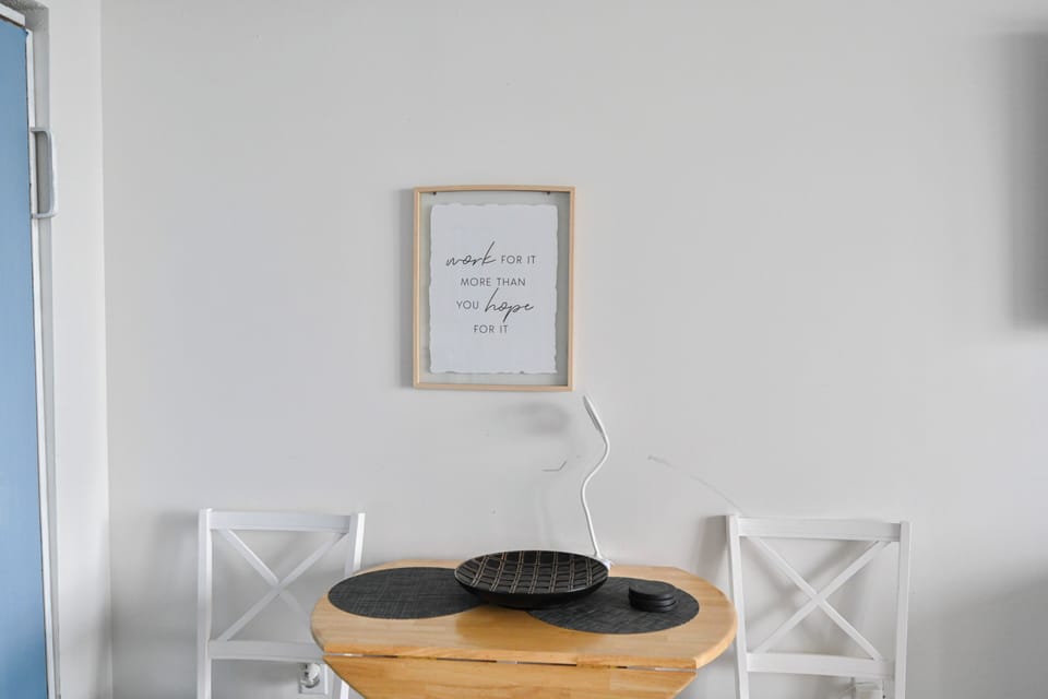 Space-saving 3-seater dining table perfect for relaxing meals