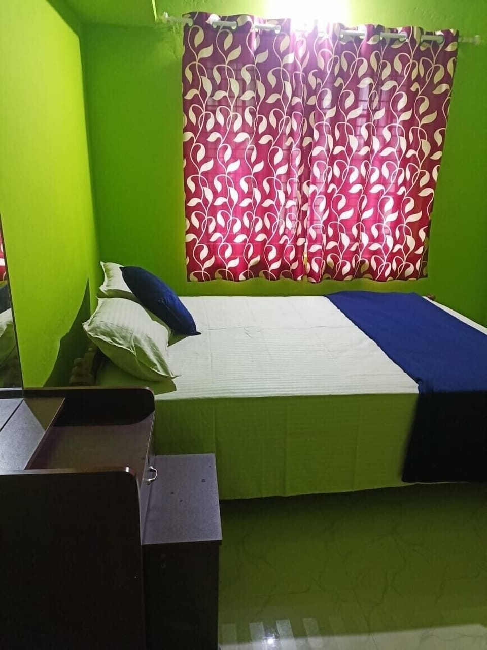 Family Cottage, Mountain View | Blackout drapes, iron/ironing board, free WiFi, bed sheets