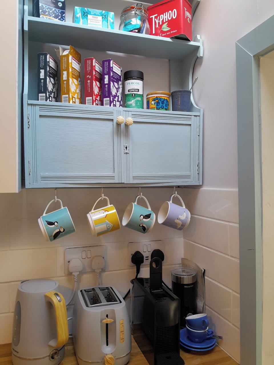 Amazing choice of teas and coffees. Even a milk brother for you cappuccino or machiato.